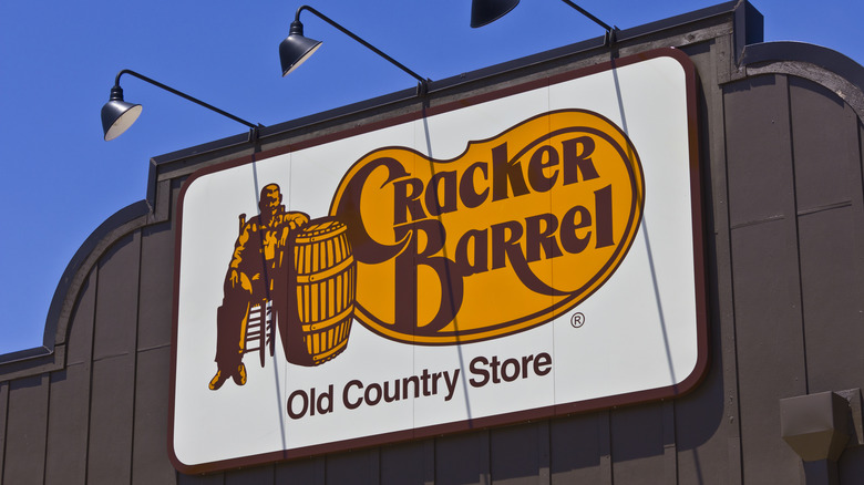 Cracker Barrel restaurant sign