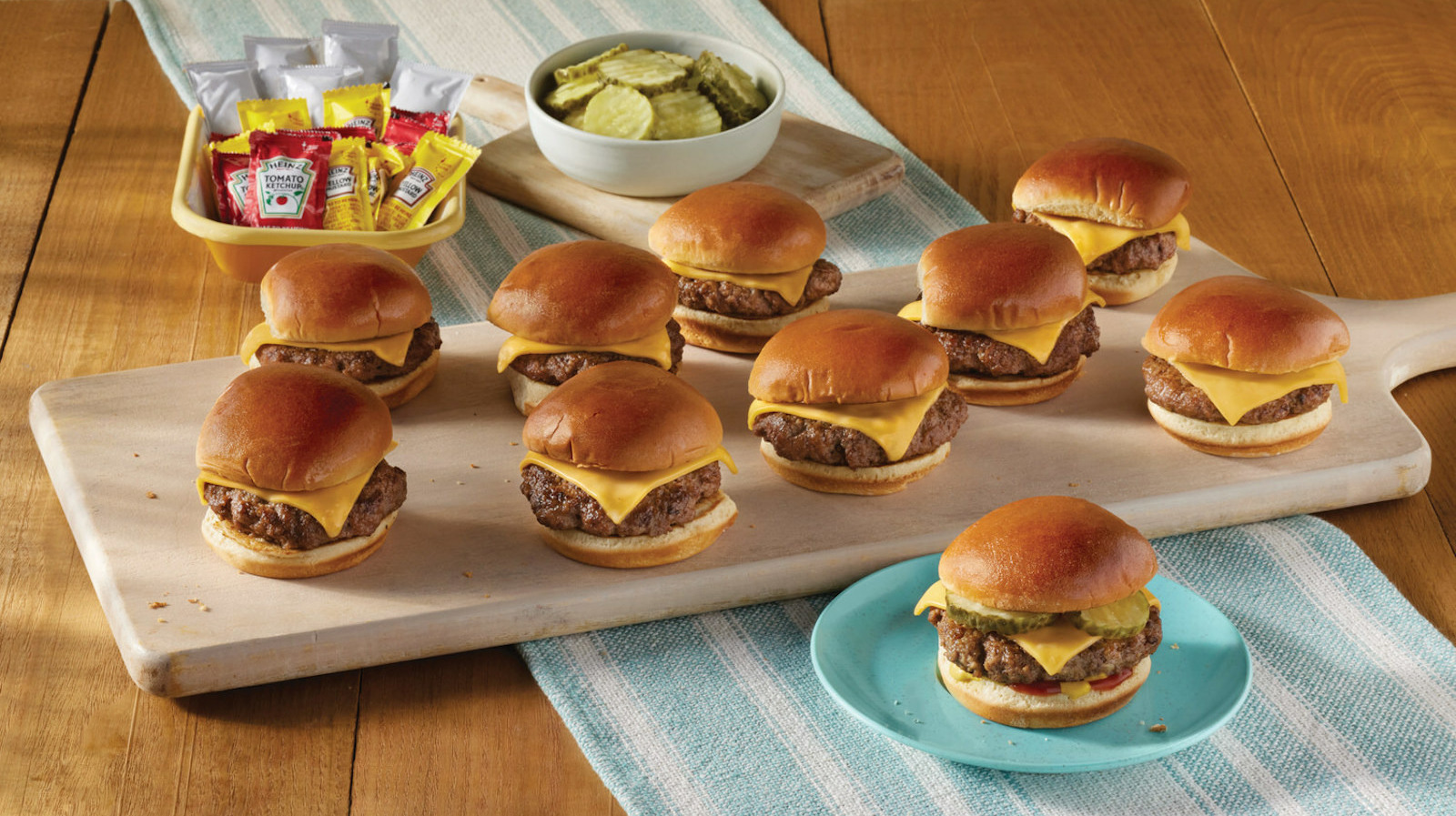 Cracker Barrel S New Catering Menu Was Designed With Summer Parties In Mind   L Intro 1684259299 