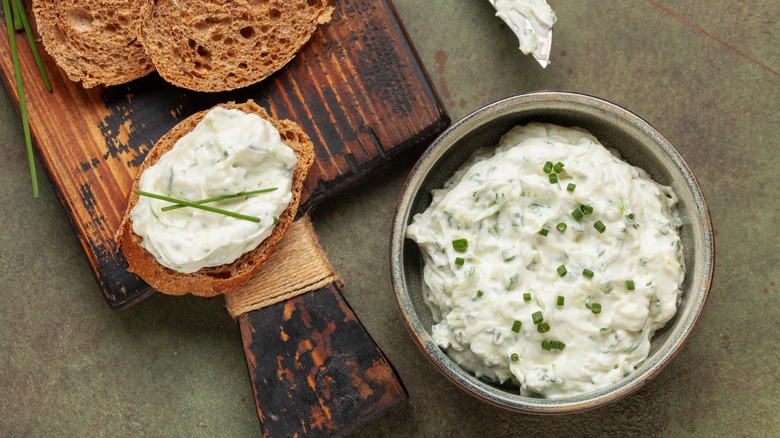 Cream cheese with onions