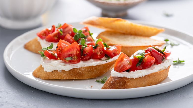 Bruschetta with cream cheese