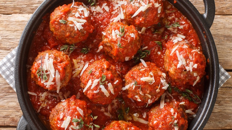 Meatballs in tomato sauce