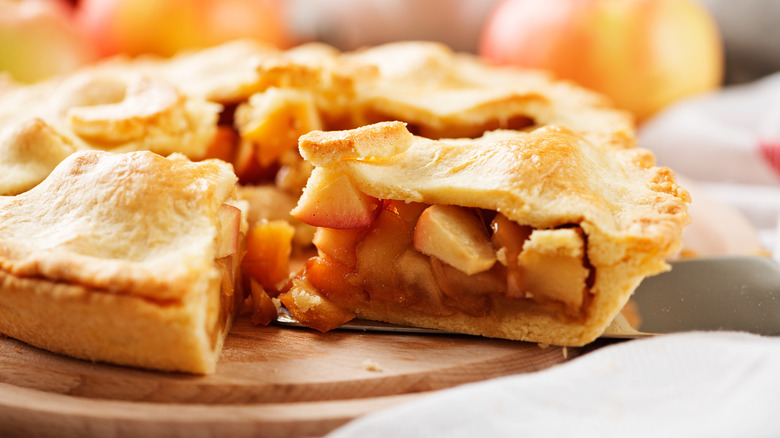 slices of apple pie