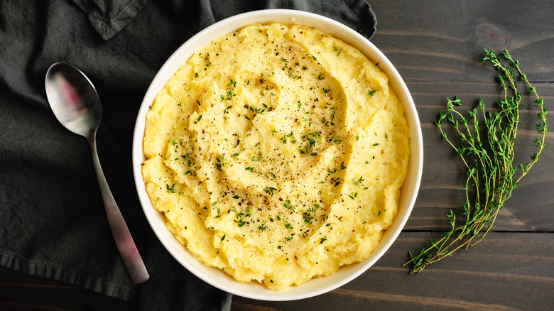 roasted garlic mashed potatoes in big bowl