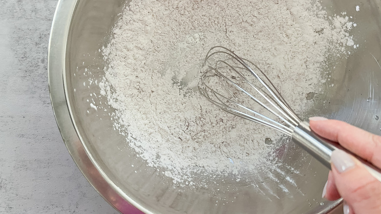 dry ingredients whisk in bowl