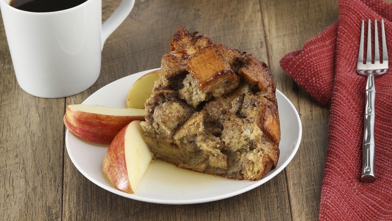 Slow Cooker Breakfast Apple Cinnamon French Toast