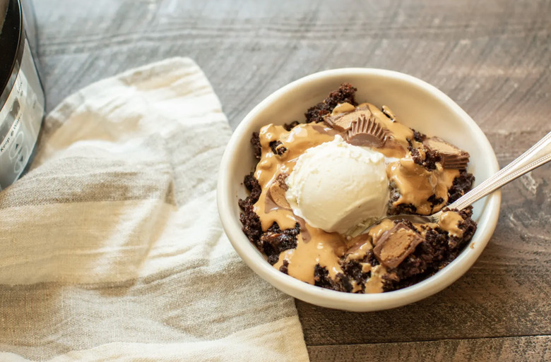 Slow Cooker Peanut Butter Chocolate Cake