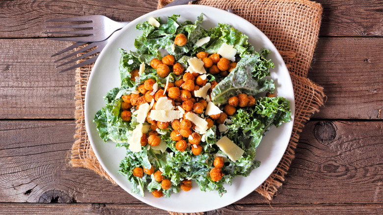 salad with chickpeas 