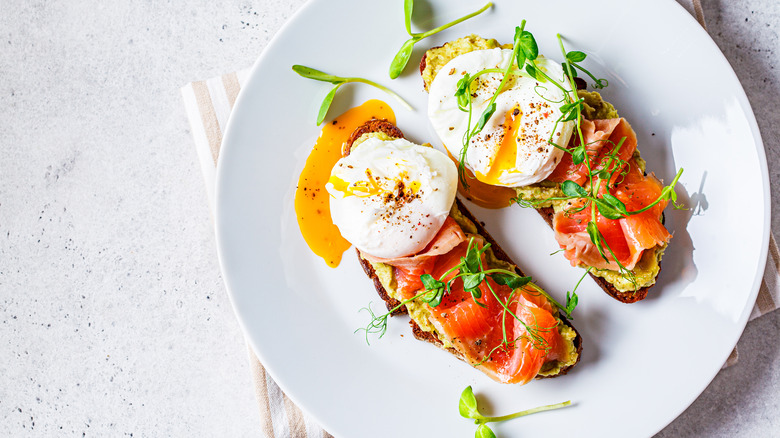 Poached eggs on toast 