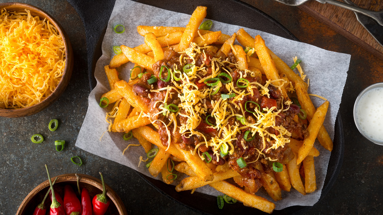 Chili cheese fries