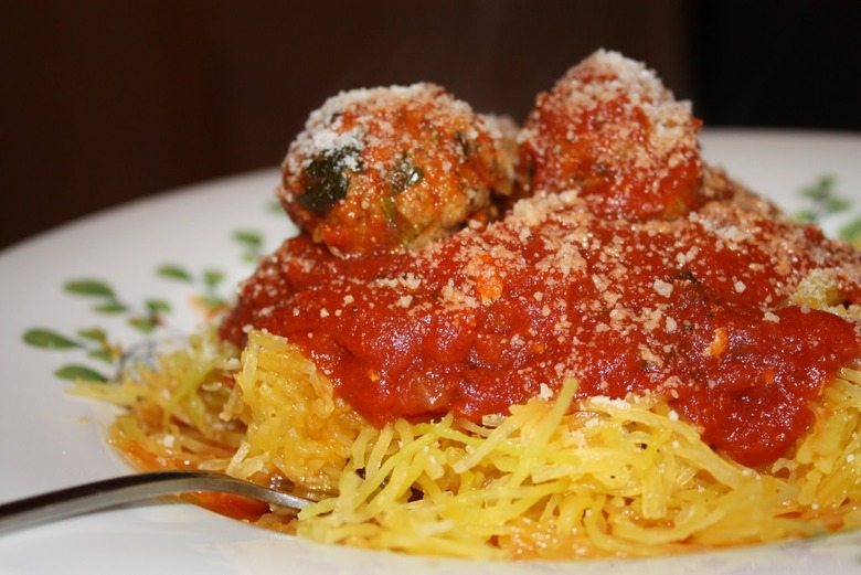 Spagetti Squash with Turkey Spinach Meatballs 