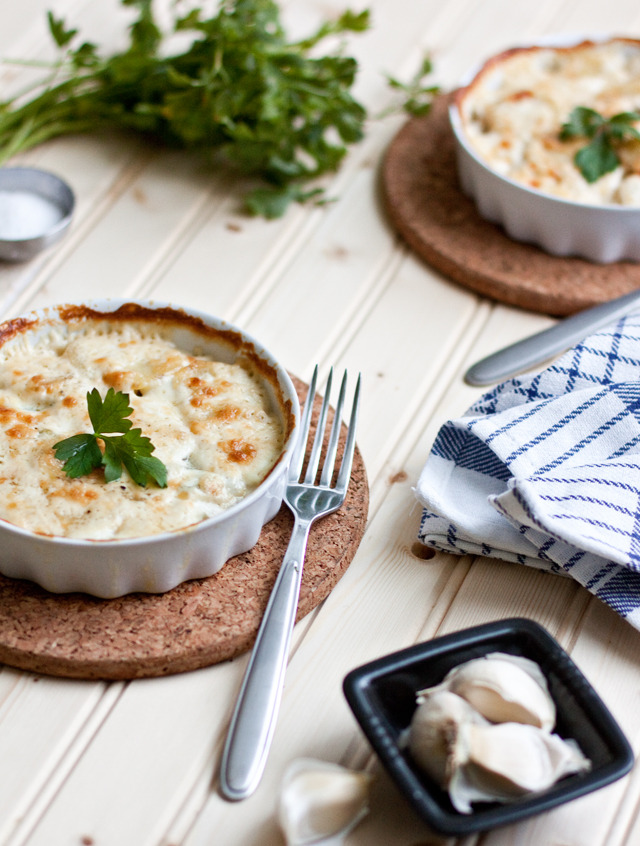 Cheesy Herbed Potatoes au Gratin 