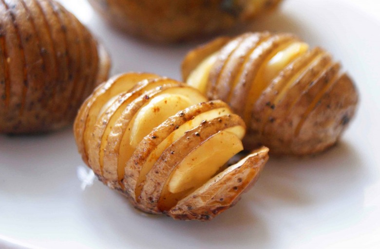 Garlic Hasselback Potatoes 