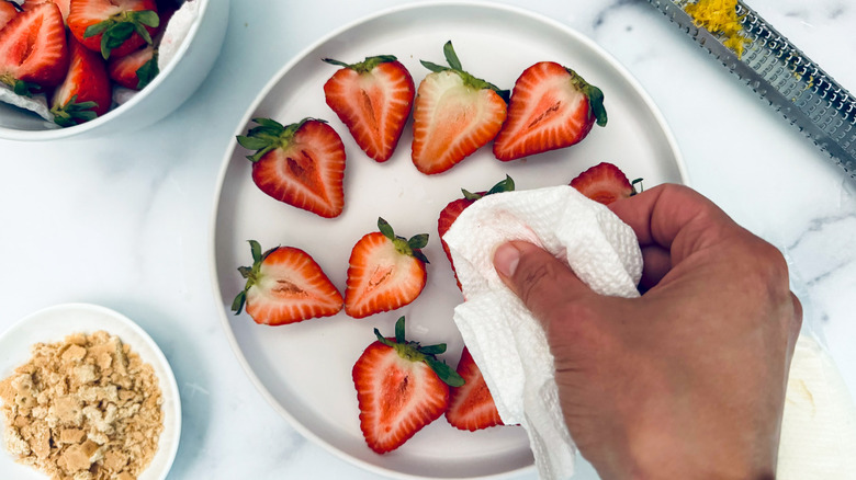 drying strawberries with paper towel