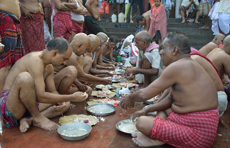 Día de los Muertos and 8 Other Festivals of the Dead Around the World