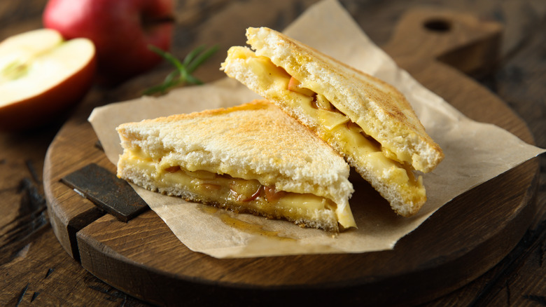 Apple grilled cheese sandwich