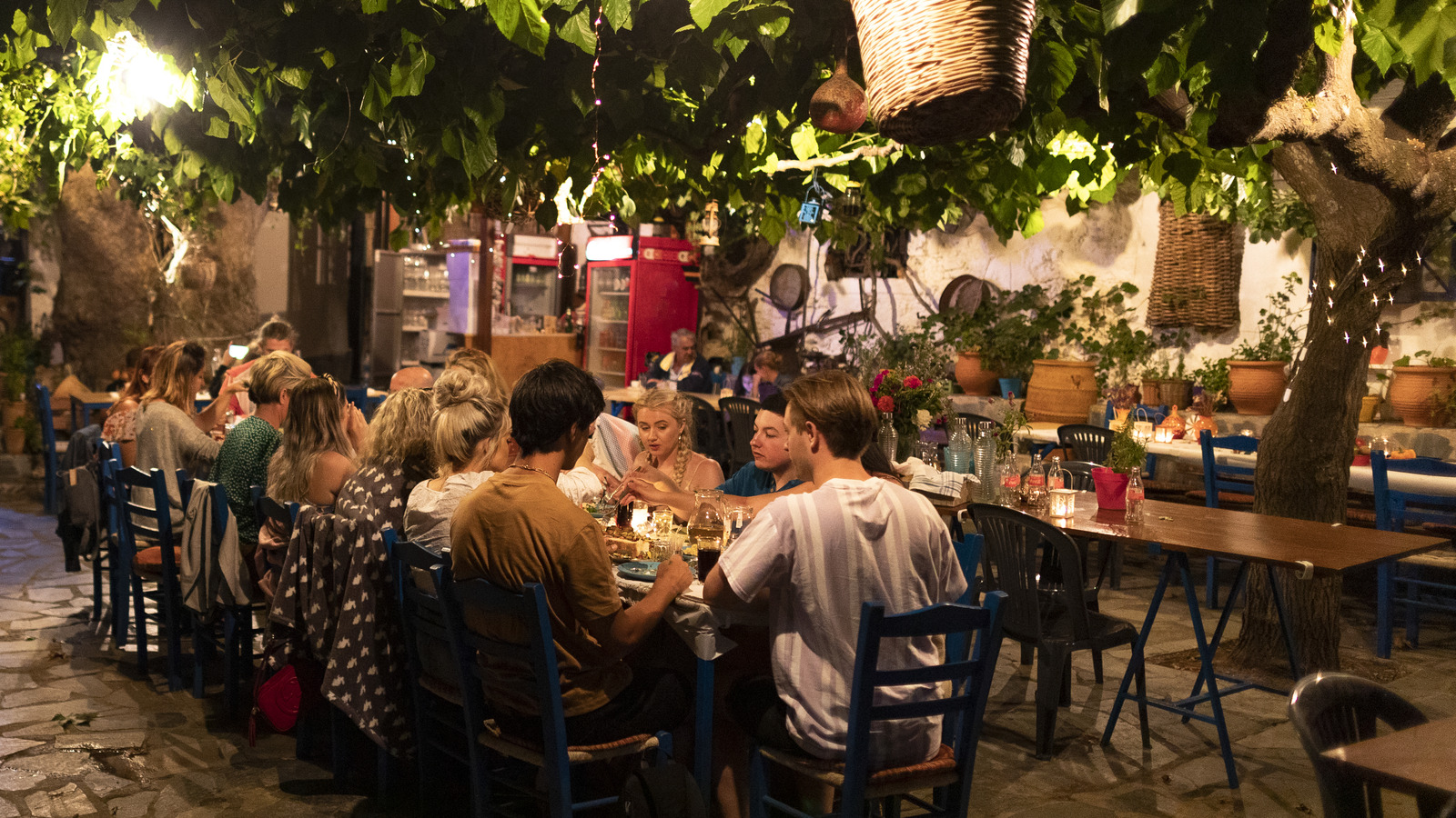 dinner-time-in-greece-is-a-nocturnal-event