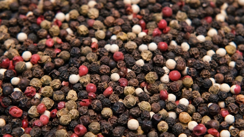 different kinds of peppercorns macro