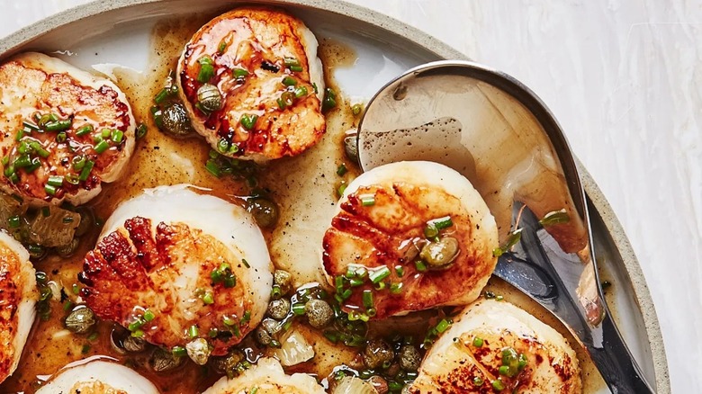 seared scallops with spoon