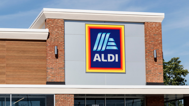 Aldi storefront sign