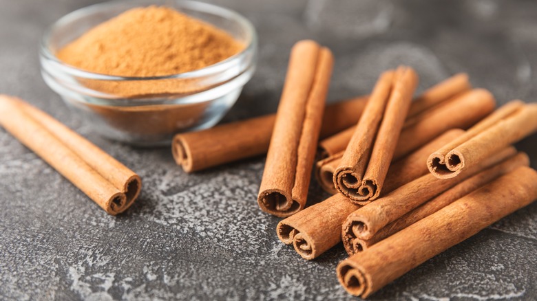 Cinnamon sticks with ground cinnamon