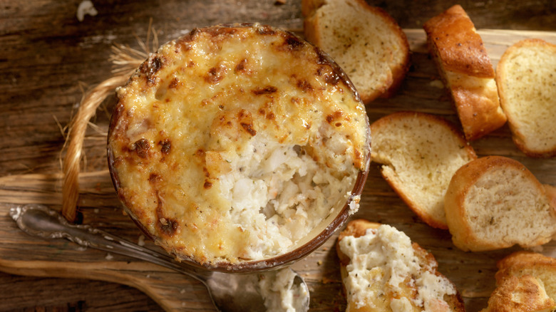 Crab dip and bread