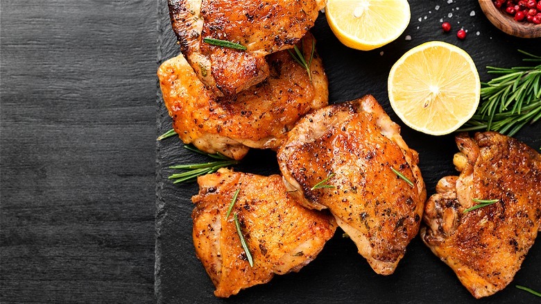 Crispy chicken thighs with lemon