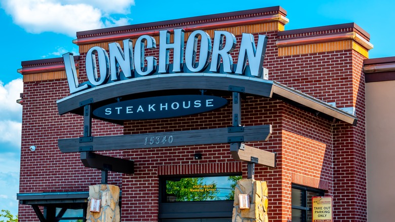 LongHorn Steakhouse exterior