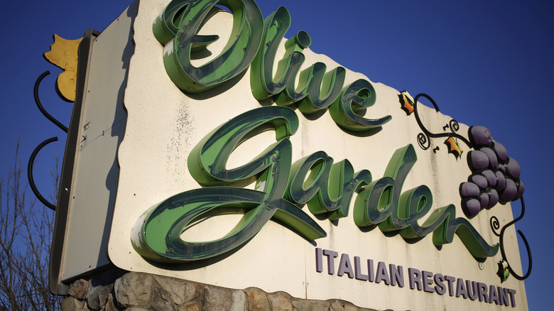 Olive Garden signage