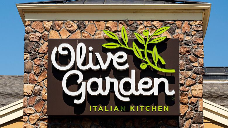 A sign for Olive Garden