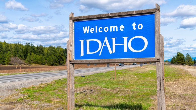 Welcome to Idaho sign on road