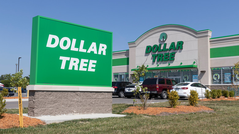 Dollar Tree exterior