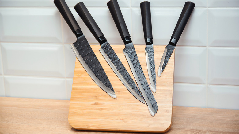 magnetic knife block with knives