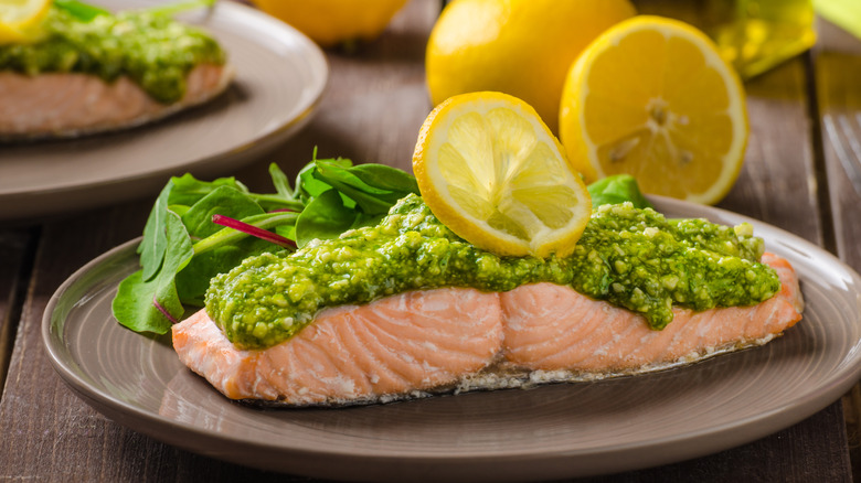 Salmon with pesto and lemon