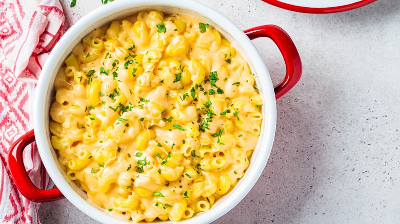 macaroni and cheese in a red pot