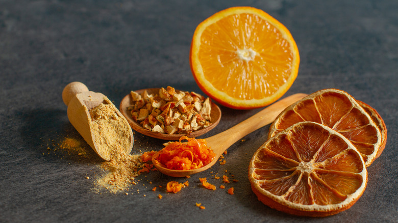 Whole and crushed dehydrated citrus