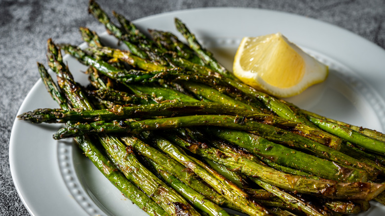 Cooked asparagus 