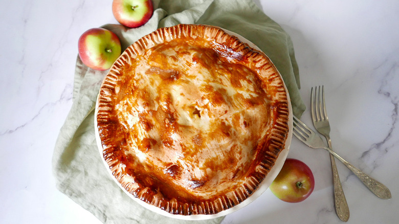 golden baked apple pie