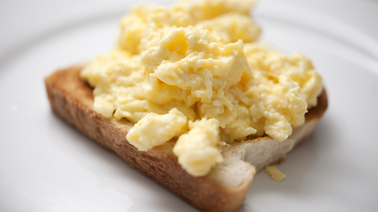 scrambled eggs on toast