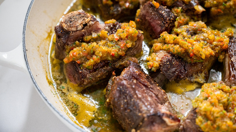 ribs with sofrito in pot