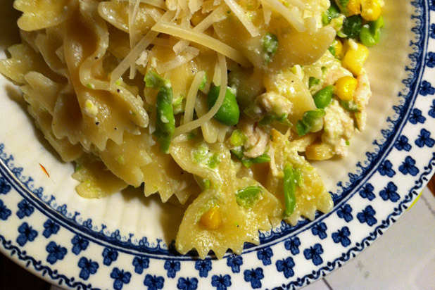 Pasta with Peas and Cheese Sauce