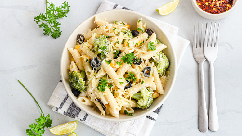 alfredo pasta with broccoli 