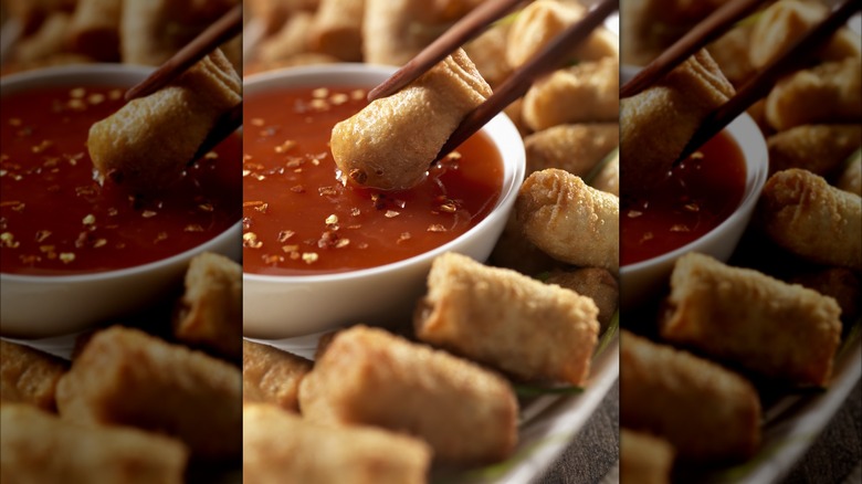 Egg rolls with dipping sauce