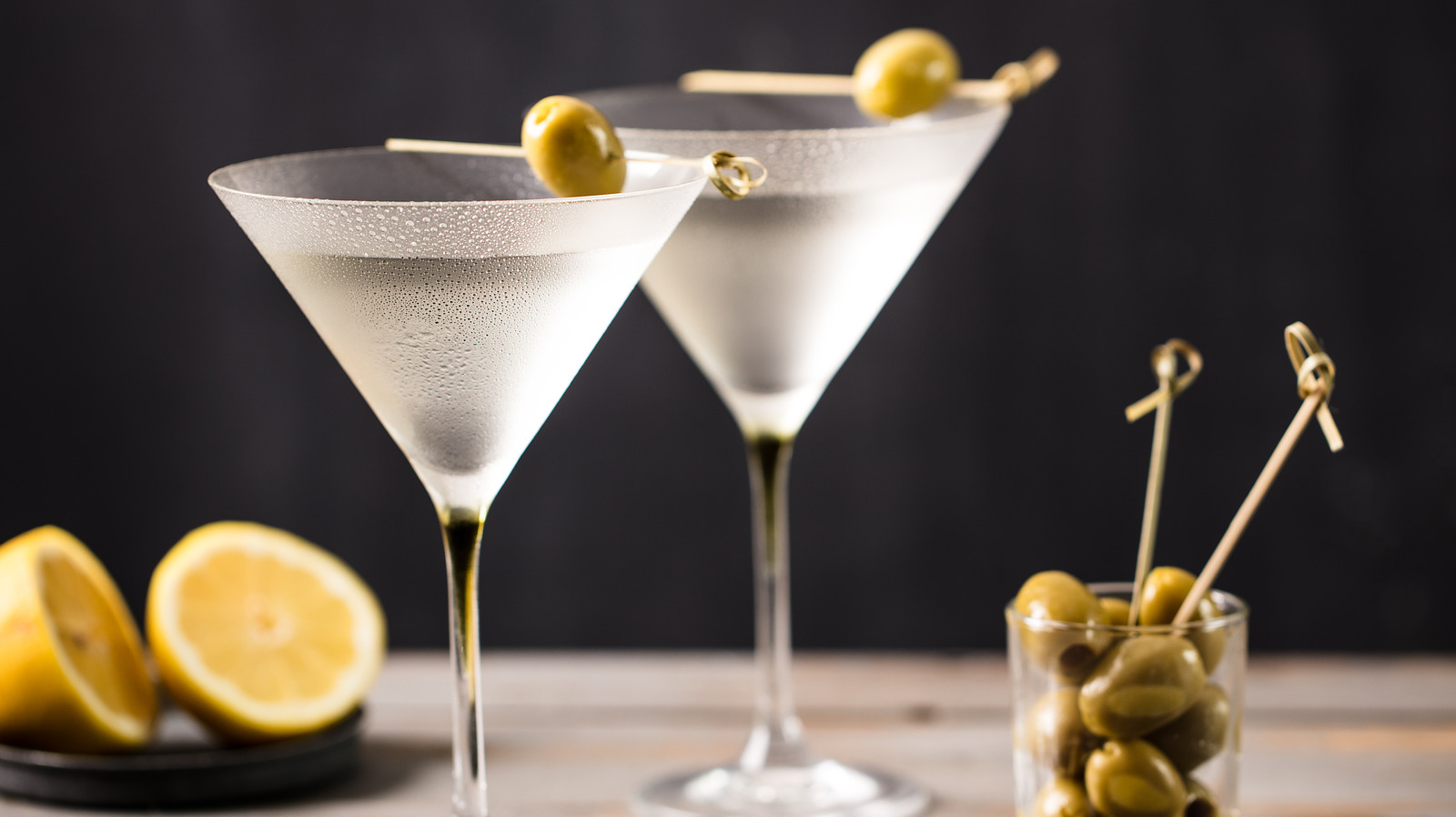 https://www.thedailymeal.com/img/gallery/elevate-your-martini-in-a-major-way-with-olive-ice-cubes/l-intro-1702590492.jpg