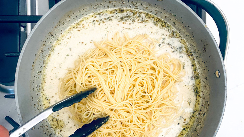 spaghetti noodles in white sauce