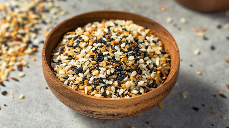 Everything bagel seasoning in wooden bowl 