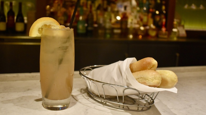 Olive Garden amaretto sour cocktail