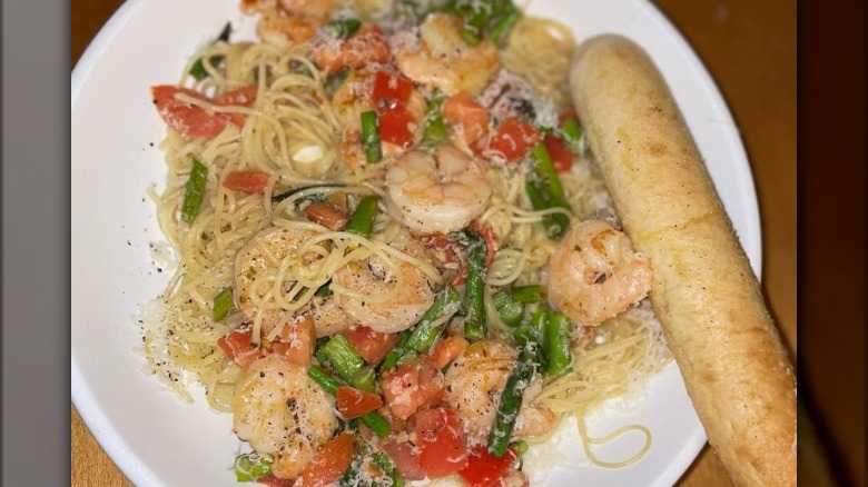 shrimp scampi with breadstick