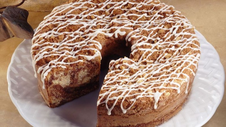 1972: Streusel Spice Cake