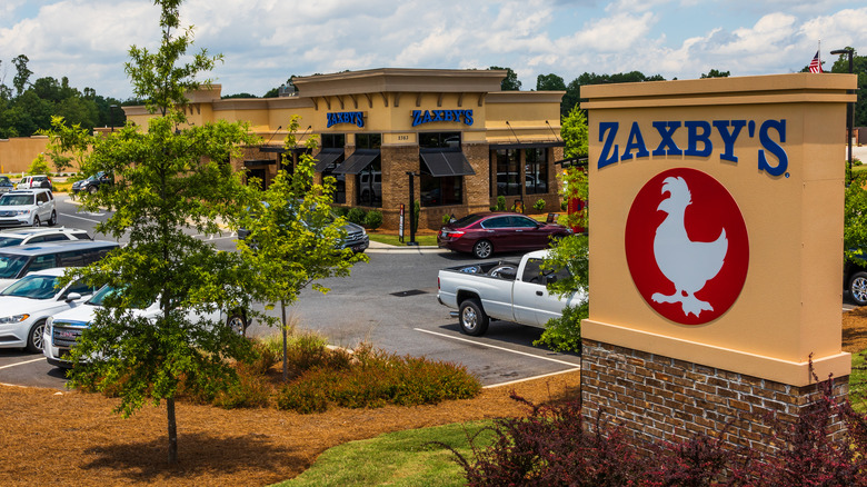 Zaxby's restaurant with busy parking lot