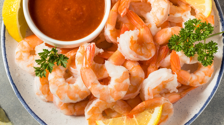 Close-up image of shrimp cocktail and lemon slices